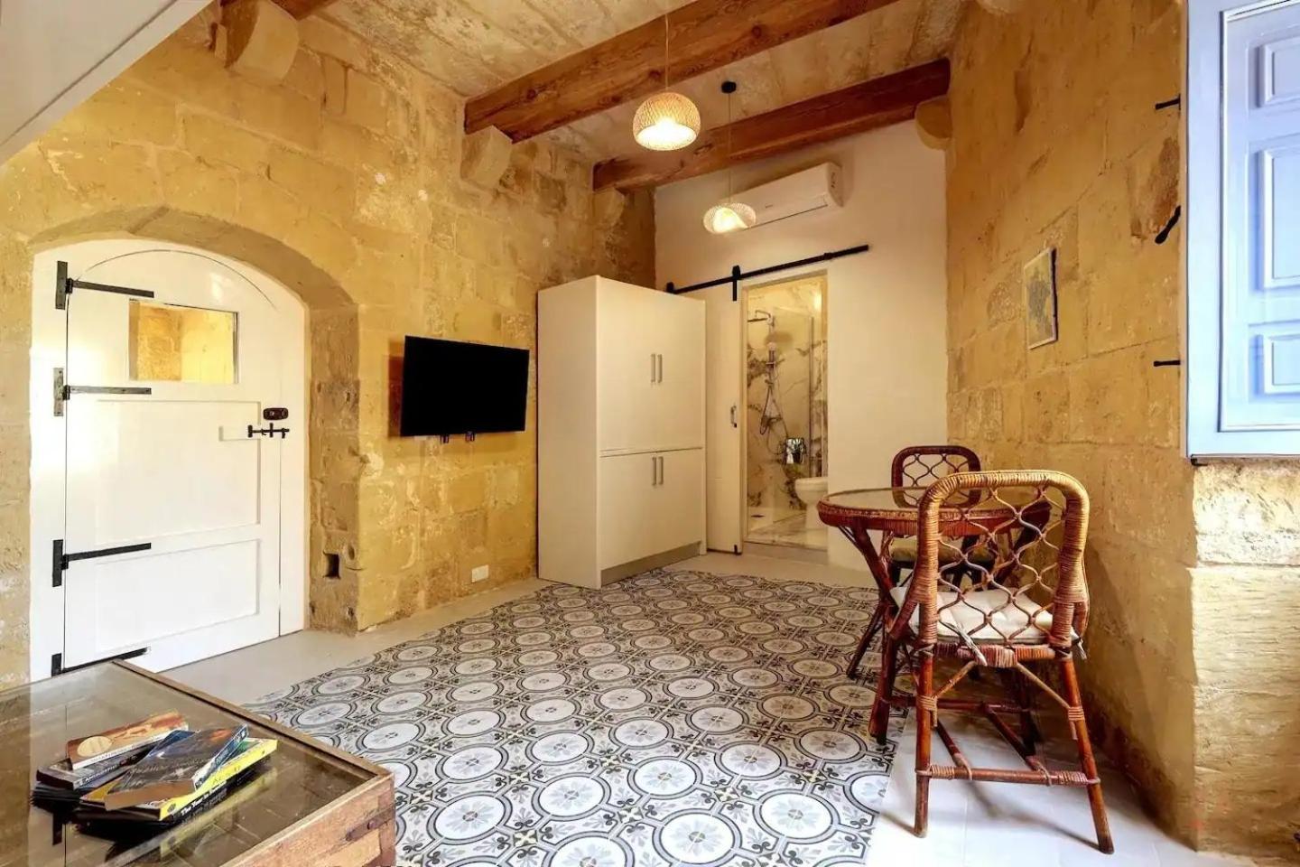 Historic Hideaways - 900 Year Old Converted Studios 维多利亚 外观 照片