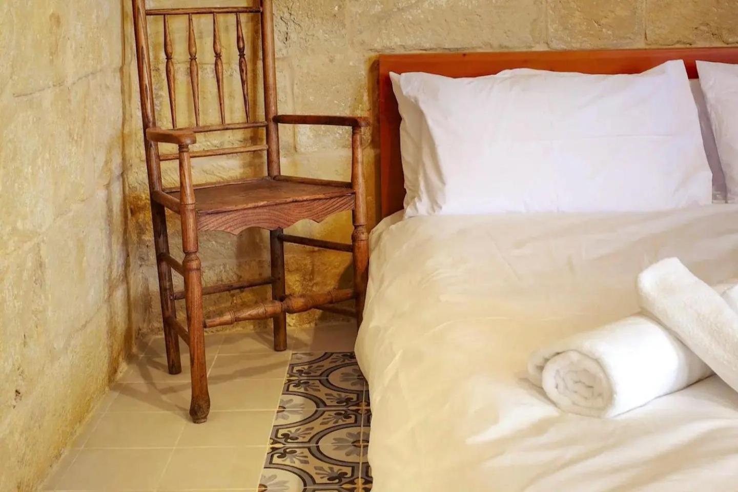 Historic Hideaways - 900 Year Old Converted Studios 维多利亚 外观 照片