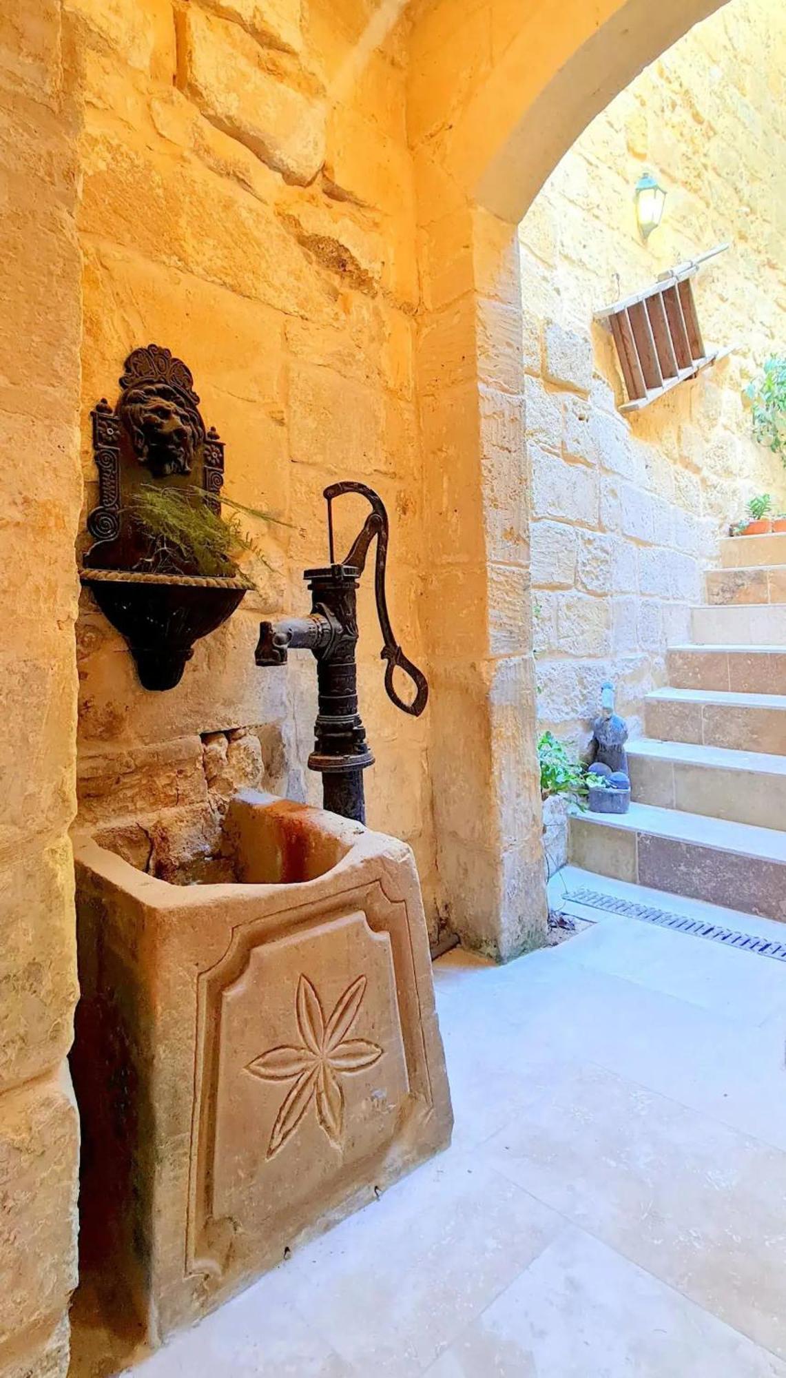 Historic Hideaways - 900 Year Old Converted Studios 维多利亚 外观 照片