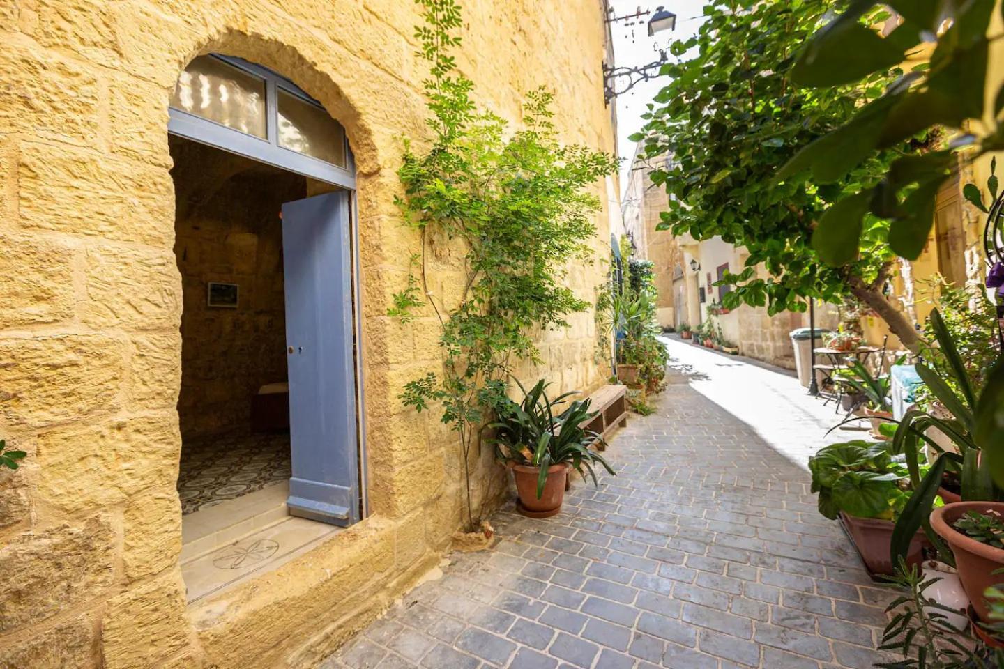 Historic Hideaways - 900 Year Old Converted Studios 维多利亚 外观 照片
