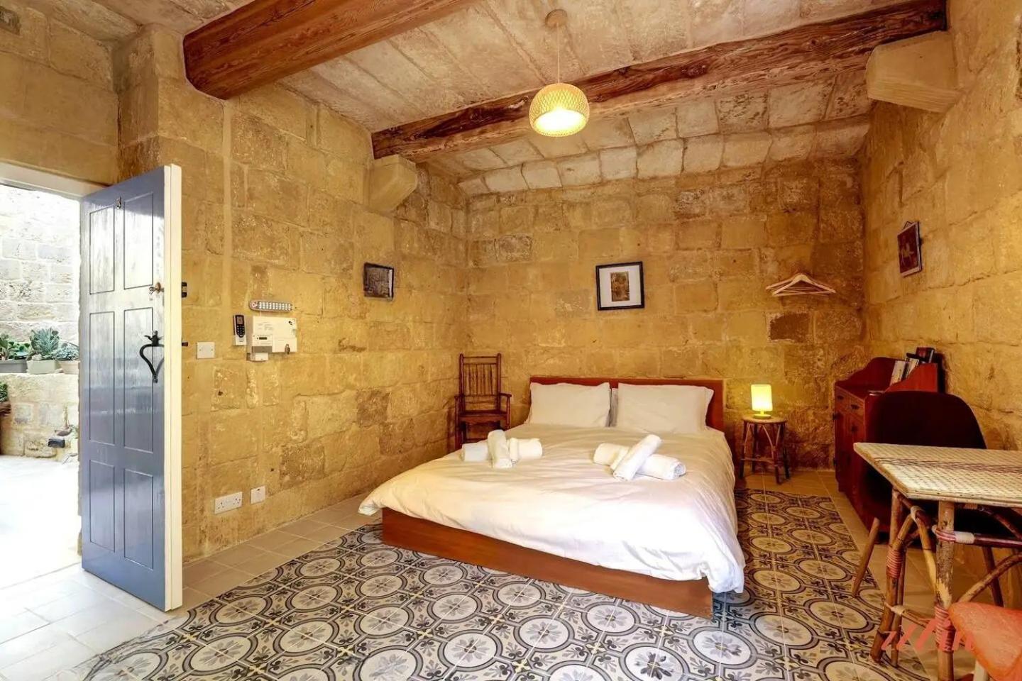 Historic Hideaways - 900 Year Old Converted Studios 维多利亚 外观 照片
