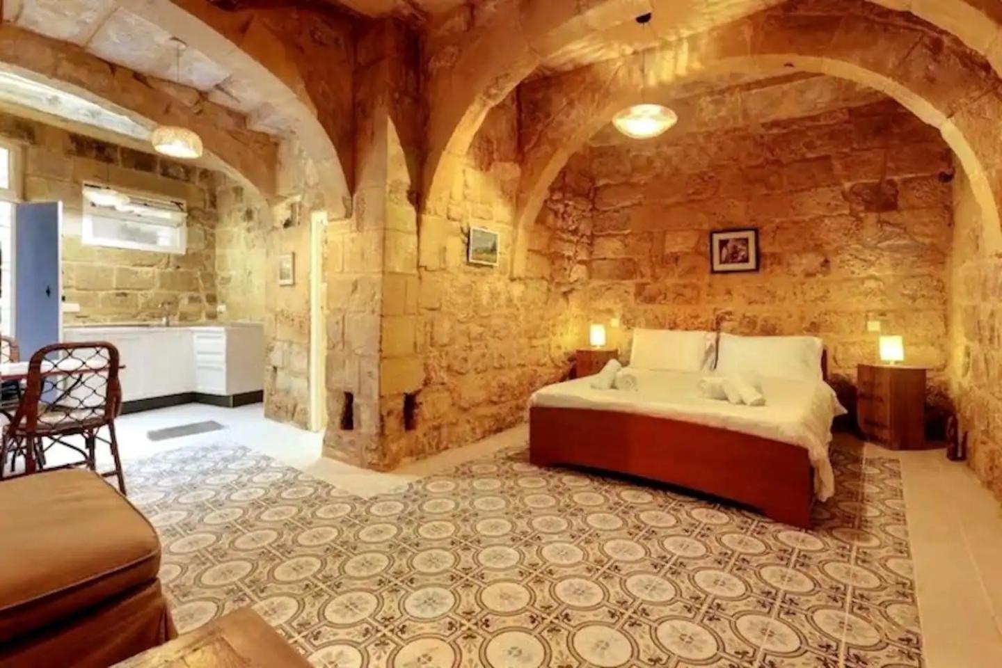Historic Hideaways - 900 Year Old Converted Studios 维多利亚 外观 照片