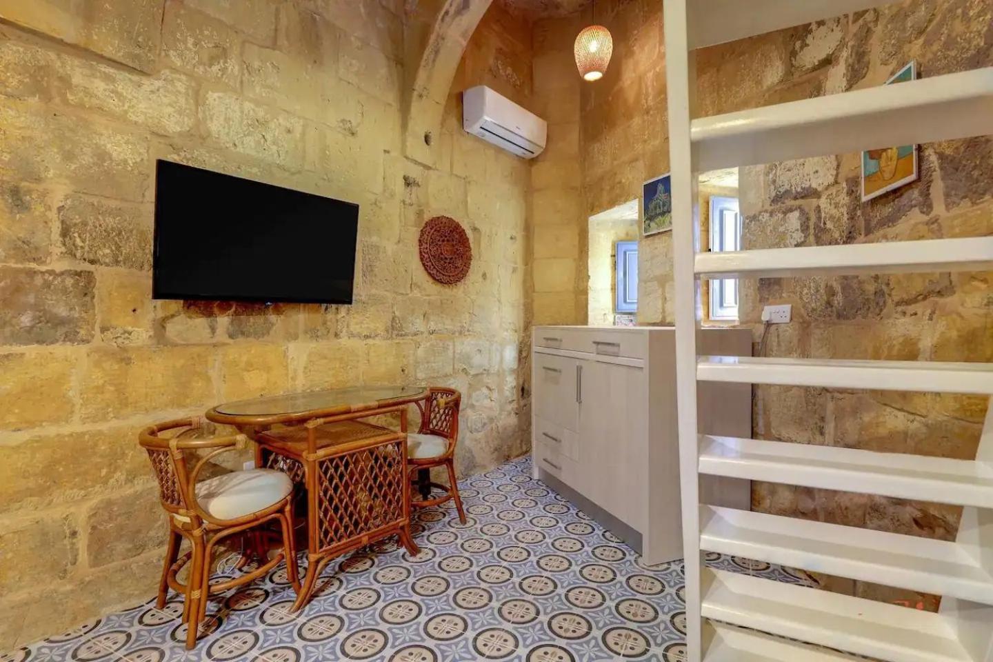 Historic Hideaways - 900 Year Old Converted Studios 维多利亚 外观 照片