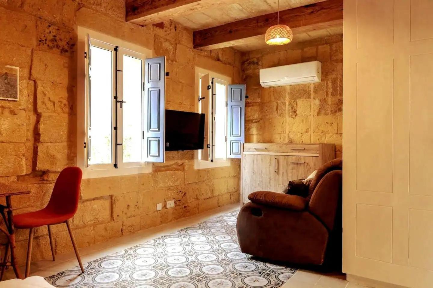 Historic Hideaways - 900 Year Old Converted Studios 维多利亚 外观 照片