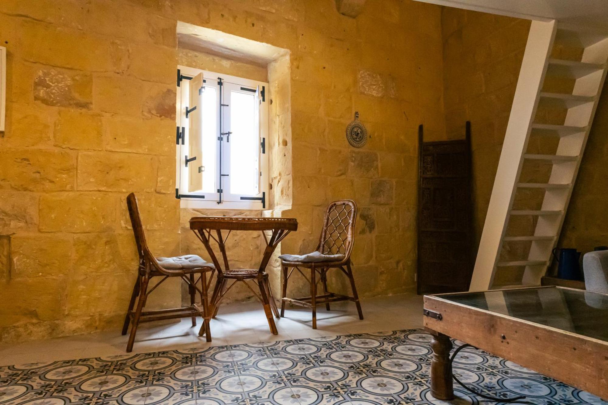 Historic Hideaways - 900 Year Old Converted Studios 维多利亚 外观 照片