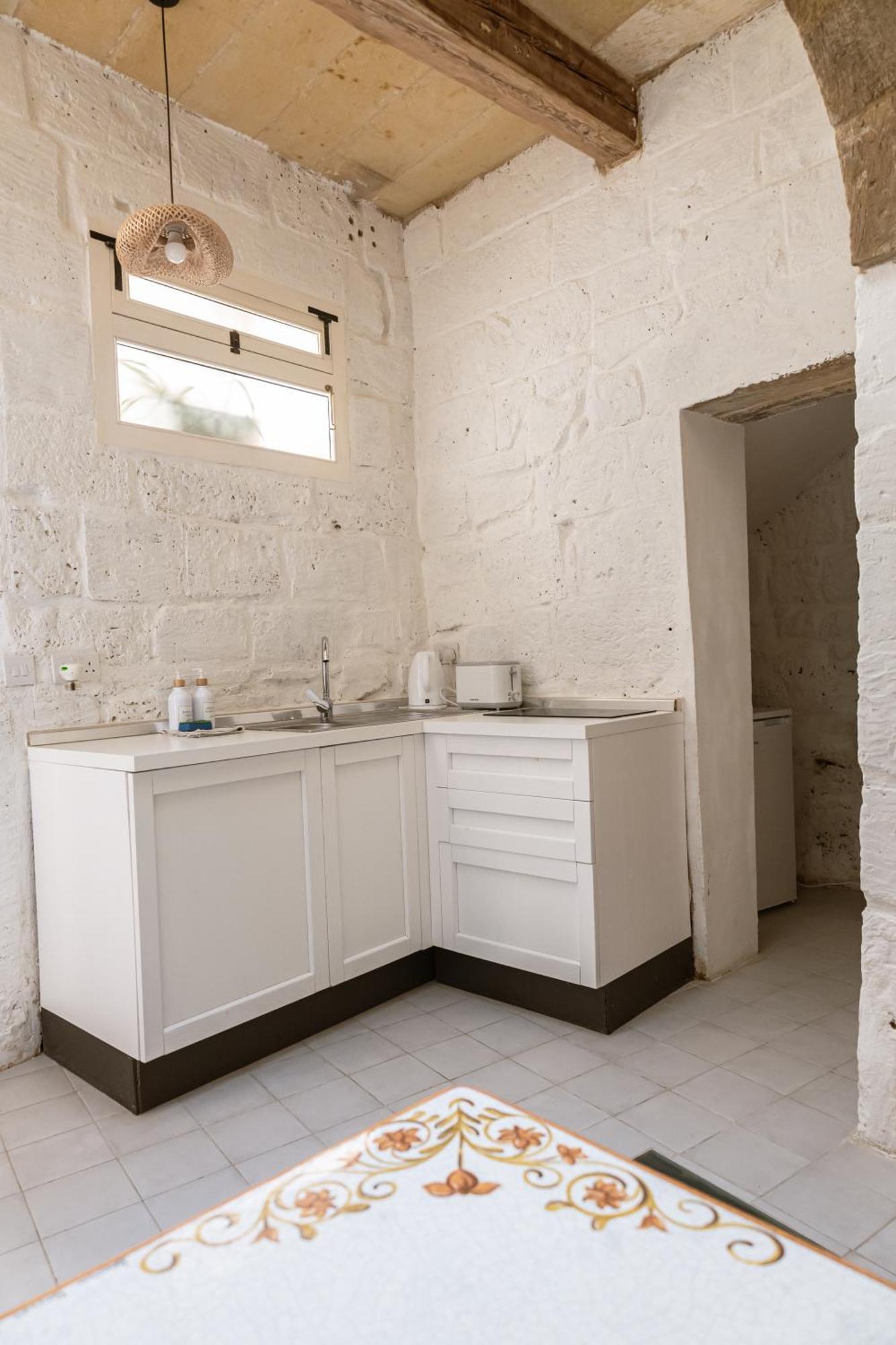 Historic Hideaways - 900 Year Old Converted Studios 维多利亚 外观 照片