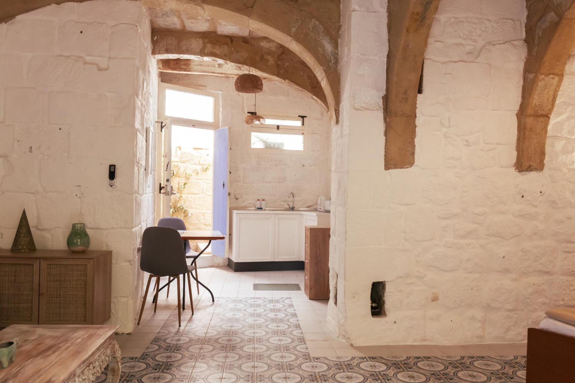 Historic Hideaways - 900 Year Old Converted Studios 维多利亚 外观 照片