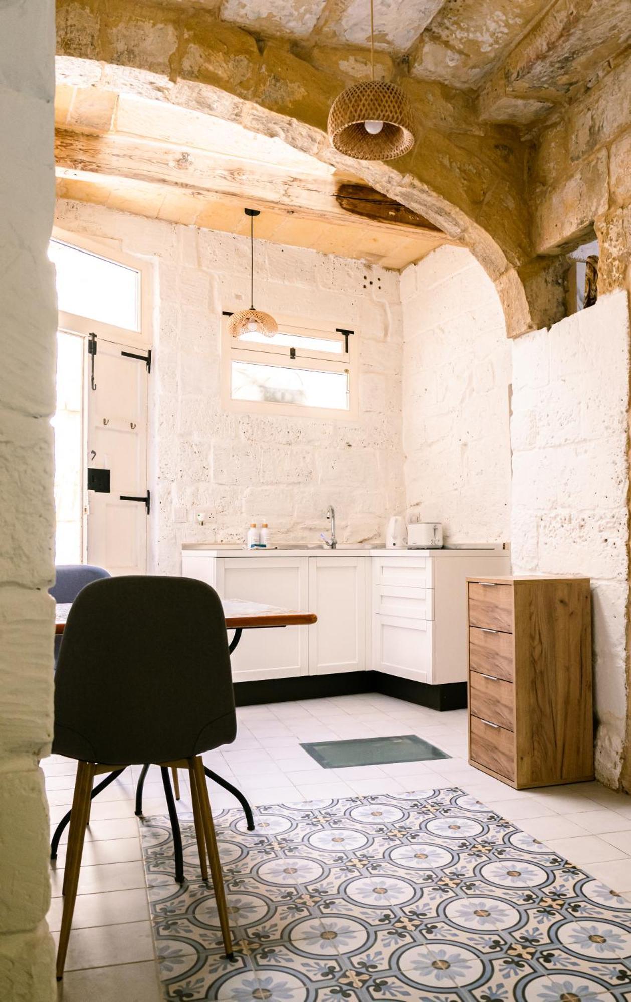 Historic Hideaways - 900 Year Old Converted Studios 维多利亚 外观 照片