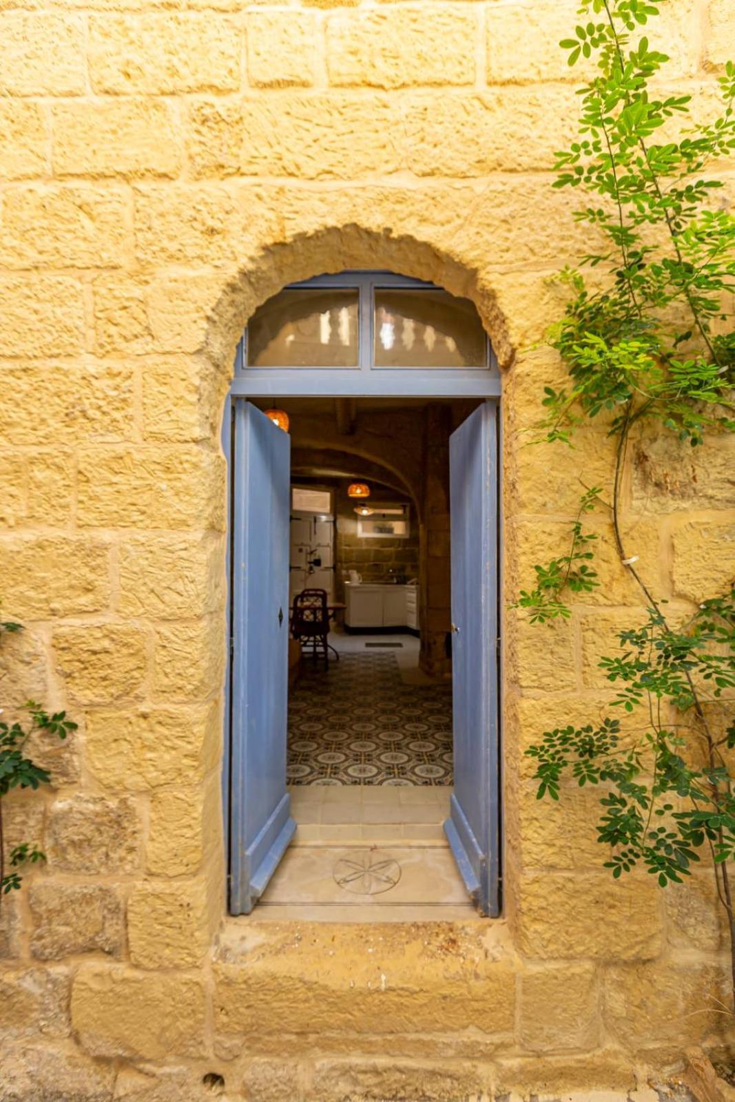 Historic Hideaways - 900 Year Old Converted Studios 维多利亚 外观 照片