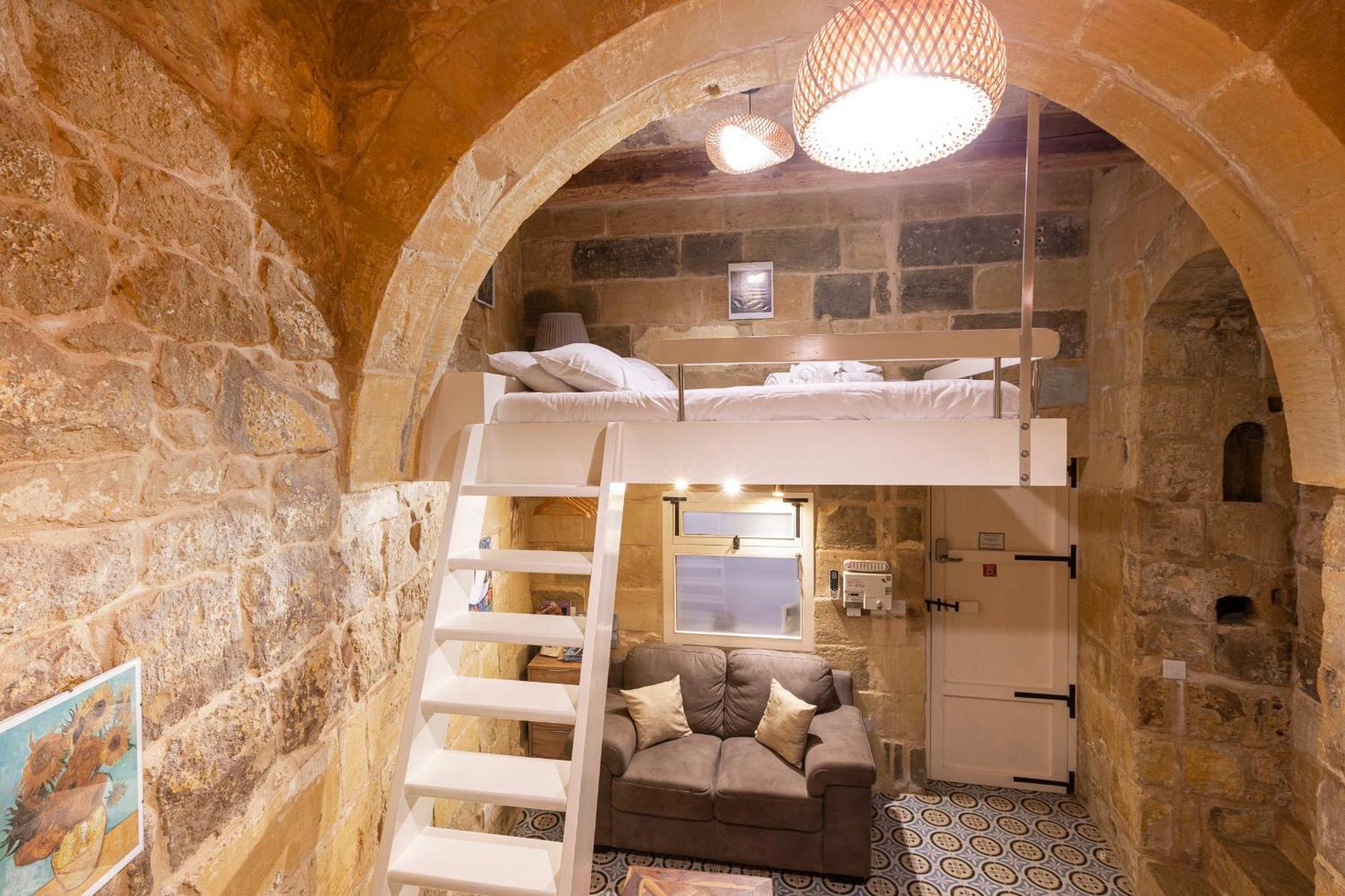 Historic Hideaways - 900 Year Old Converted Studios 维多利亚 外观 照片